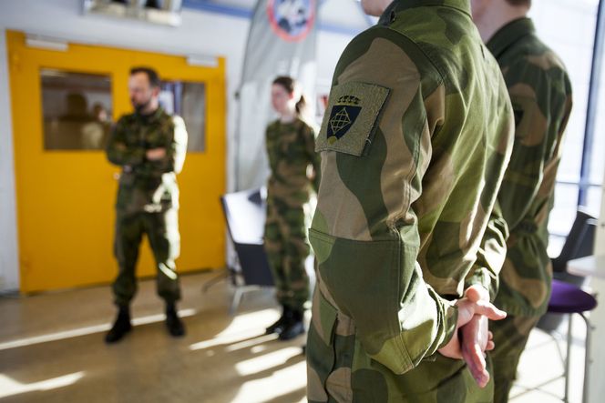 UTHOLDENHET: Øvelser med navn som «Cyber Endurance» og «Cold Matrix» er noe av det ingeniørstudentene må gjennom i løpet av skoletiden. Bilde: Per Ervland