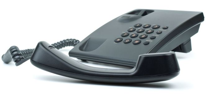DYRT: Telenor har funnet ut at det blir såpass kostbart å digitalisere linjene helt frem til hver abonnent, at den tradisjonelle fasttelefonen får leve videre. Bilde: Colourbox