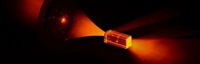 Skriving av kvanteinformasjon på et europium-ion som er integrert i en krystall. Bilde: Solid State Spectroscopy Group, ANU