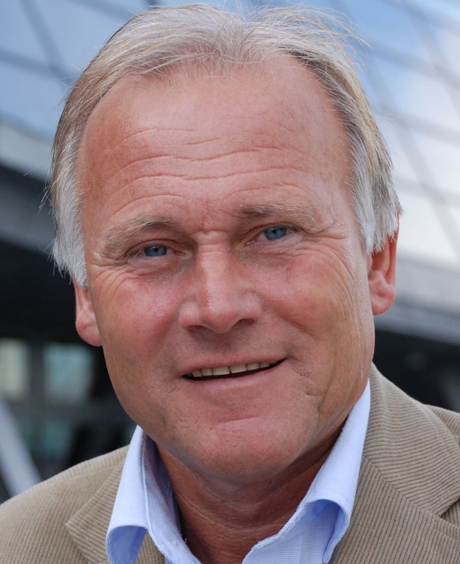 Per A. Meling og Telenor gir til veldedighet.