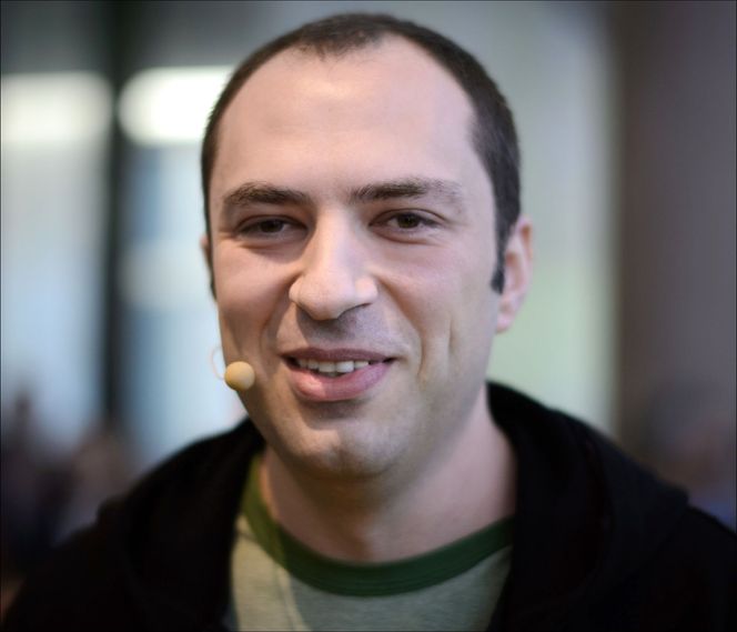 WhatsApp-gründer Jan Koum vil i løpet av de neste fem årene motta 24,9 millioner bundne Facebook-aksjer, dersom han forblir ansatt i selskapet. Ut fra dagens aksjekurs har disse en verdi på omtrent 1,9 milliarder dollar. Bilde: Robert Schlesinger/dpa/Corbis/All Over Press