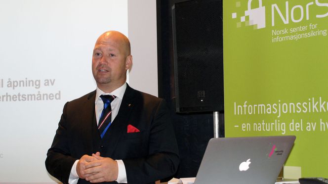 Justis- og beredskapminister Anders Anundsen mener NorSIS er helt nødvendig. Bilde: Thomas Marynowski