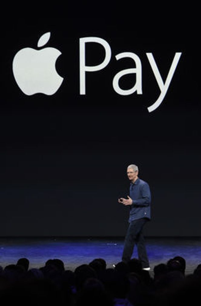På tirsdag kom endelig også Apple med støtte for NFC i nye iPhone-modeller. Det er uklart når Apple Pay-løsningen blir tilgjengelig for norske kunder. Bilde: action press/All Over Press