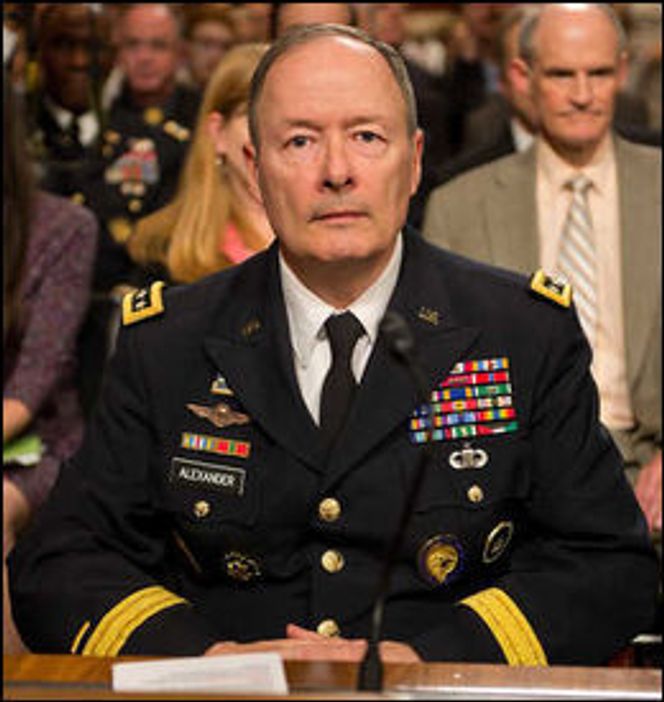 General Keith Alexander var NSA-direktør da de første avsløringene kom fra Edward Snowden. Alexander gikk av med pensjon i slutten av mars i år. Nå ledes NSA av admiral Michael Rogers. Bilde: MAI/Splash News/All Over Press