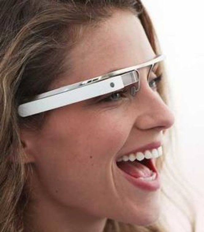 Google håper flest mulig av oss vil bruke brillen de er iferd med å utvikle. Men for at det skal bli en suksess trenger de apper. Bilde: Google Project Glass