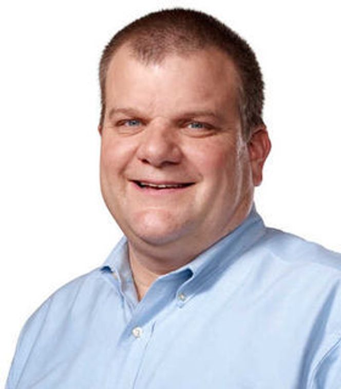 Bob Mansfield fikk 2 millioner dollar i måneden for å komme tilbake til Apple i fjor høst. Nå er han ute av toppledelsen i selskapet. Bilde: Apple