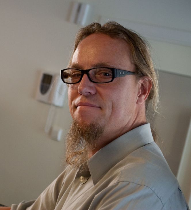 Atle Jørgensen reiste til Jeffreys Bay i Cape Town for å surfe i seks måneder. På slump endte han opp med ny jobb for Amazon. Bilde: Marius Jørgenrud