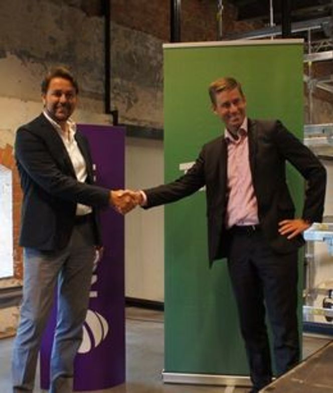 Tele2s norgessjef Arild Hustad og daværende Netcom-sjef August Baumann smilte bredt da oppkjøpet ble varslet i fjor sommer. Bilde: Thomas Marynowski