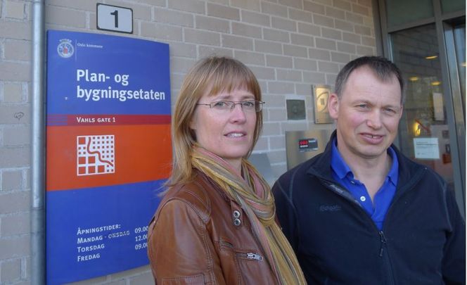 Enhetslederne Hilde Olea Simonsen og Stein Moen i Plan- og bygningsetaten i Oslo mener det nye solkartet vil bli en mer pålitelig veileder for potensielle solpanel-kjøpere. Foto: Jannicke Nilsen