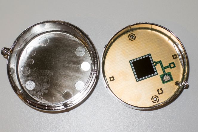 Detektorkammeret: Måledetektoren er plassert inne i et stråletett kammer som dannes når de to halvdelene presses sammen. Foto: Odd Richard Valmot