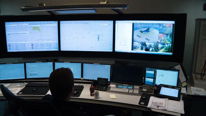 Kontrollrommet på Goliat ble påvirket av strømstansen. Halvparten av arbeidsstasjonene sluttet å fungere, blant annet ved at mus og tastatur ikke virket. Foto: Eirik Helland Urke