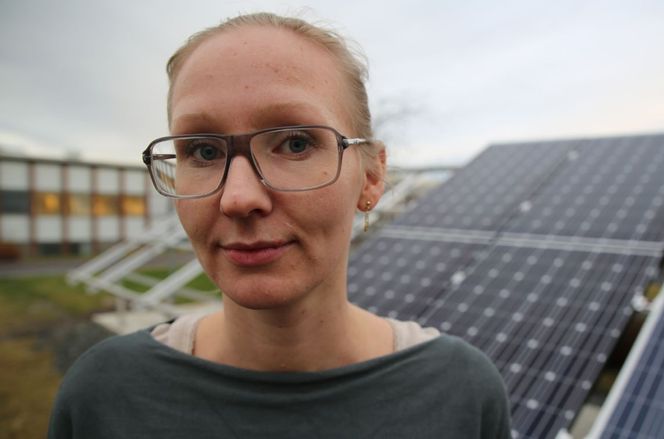 Skal analysere produksjonsdata: Solcelle-forsker Josefine Selj ved Institutt for Energiteknikk (IFE). Foto: Jannicke Nilsen