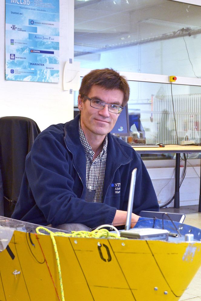 Revolusjon: Professor Asgeir Sørensen leder NTNU AMOS, senter for autonome marine operasjoner og systemer. – Vi er inne i en industriell revolusjon, sier Sørensen. Foto: Ingvil Snøfugl