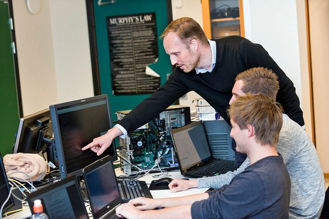 Granmo er spesielt opptatt av kunstig intelligens og big data og har vært med og utvikle flere applikasjoner for økt sikkerhet ved branner og katastrofer. Foto: Kjell Inge Søreide