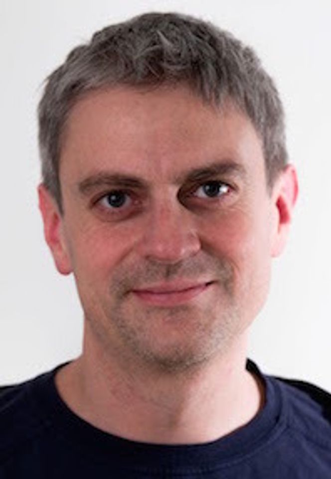 Professor, Michael Welzl, ved Institutt for informatikk hos Universitetet i Oslo. Foto: UiO