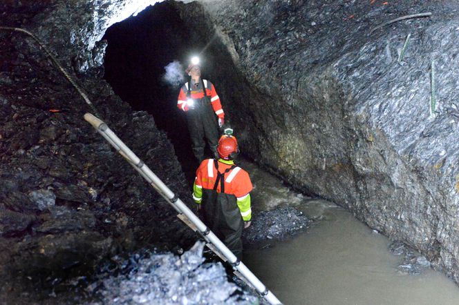 I april i år passerte Eiganestunnelen en av Stavangers eldste og største kloakktunneler, med kun få meters klaring. Dermed måtte folk ned i tunnelen, som frakter hele Nord-Jærens avføring til Mekjarvik, for å sjekke at den ikke hadde fått skader. Foto: Øyvind Ellingsen/Statens vegvesen