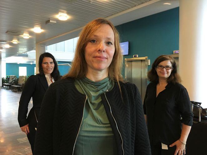 Siri Bjørvig, Inger Marie Holm og Line Linstad jobber ved Nasjonalt senter for e-helseforskning. Sammen skal de prøve å finne ut av hvordan man får ned antall beslutningstakere i helsesektoren. Foto: Martin Braathen Røise
