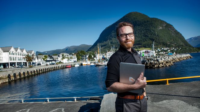 Hjem til IoT: Inntil i sommer var Tarjei Vassbotn en av Googles topper på IoT. Han ble så begeistret av Disruptive Technologies at han pakket sakene sine og flyttet tilbake til Norge. Her skal han lede selskapets utvikling av programvare og nettskytjenester. Foto: Marius Beck Dahle