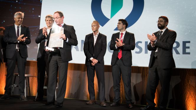 Her mottar Island Offshore og Centrica Innovasjonsprisen på ONS. Foto: Eirik Helland Urke