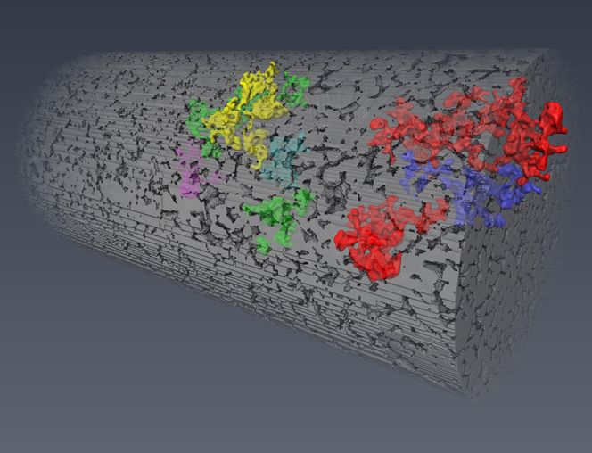 Kjerneprøve med forskjellige oljesoner markert i farger. En industriell CT-scanner er brukt for å lage bildet. Foto: Statoil