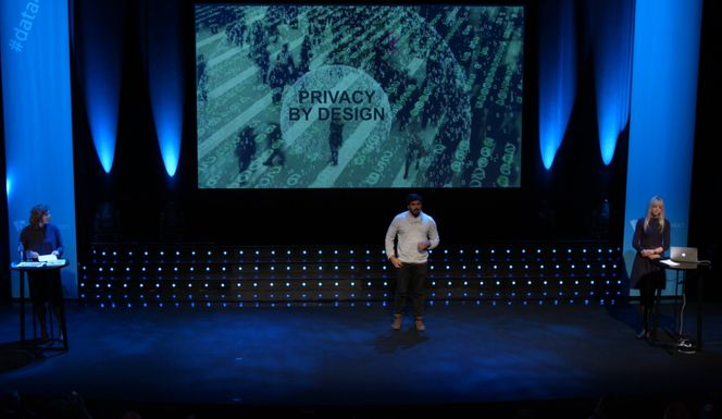 Schibsted-representantene fortalte blant annet om selskapets nye personvernteknologi. Fra venstre: Narte Radmann, Raghavan Veeraragavan og Ingvild Næss. Foto: Videostrømmen til Forbrukerrådet