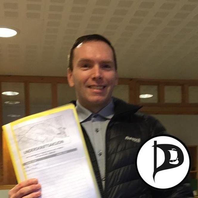 Fylkesleder Øyvind Nondal i Piratpartiet i Sogn og Fjordane mener at det sittende sentralstyret i det politiske partiet må gå av. Og det fort. Foto: Privat/Twitter