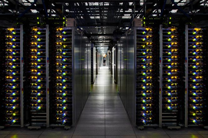 Google har tatt i bruk betydelige, fysiske sikringstiltak i selskapets datasentre. Men lite av dette er synlig på dette bildet fra selskapets datasentere i Douglas County, Georgia. Bilde: Google