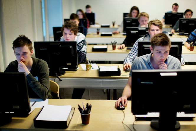 Vi kommuniserer stadig mer i digitale flater. E-tjenesten tror det gjør oss mer sårbare enn tidligere. Vi blir blant annet påvirket av andre statlige makter, mener de. Foto: Torgeir Haugaard / Forsvaret