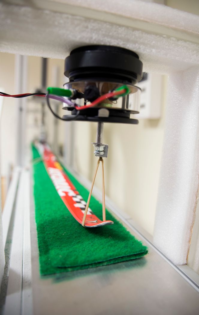 Hvordan en ski vibrerer kan ha mye å si for friksjonen mellom ski og snø. Foto: Mona Strande