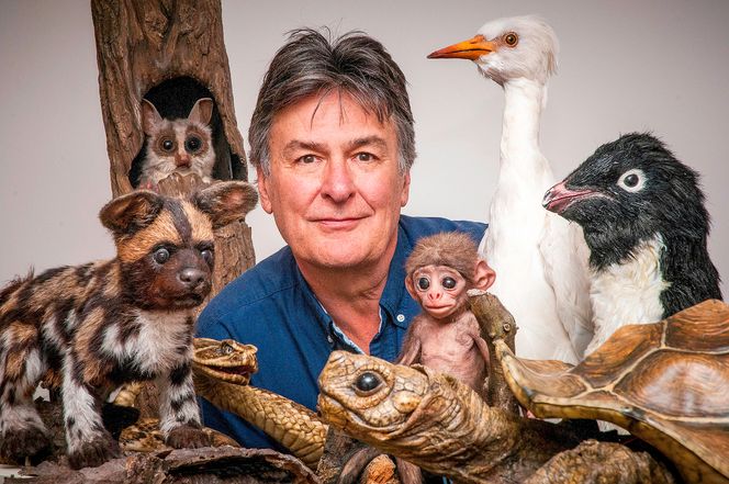 Robotpioner: John Downer med noen av robotdyrene de bruker i serien.