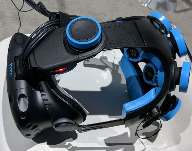 HTC Vive med sensorbåndet fra Neurable.. Bilde: Neurable