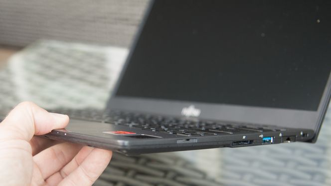 Fujitsu Lifebook U937 er tynn og lett. Foto: Kurt Lekanger