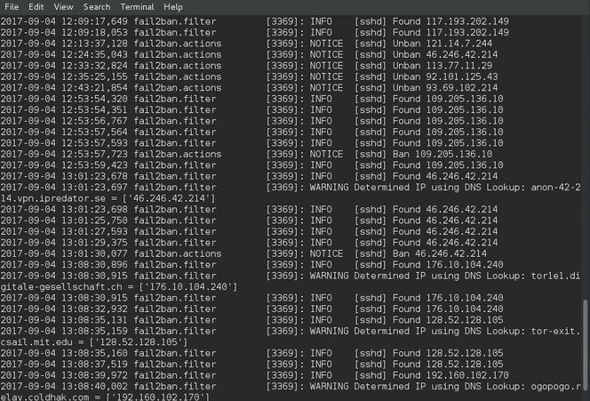 Loggen viser ondsinnede innloggingsforsøk via SSH (Secure Shell) på en privat og lite brukt Linux-server i løpet av en times tid nå i ettermiddag. Verktøyet <a href="https://www.fail2ban.org">Fail2Ban</a> brukes til å blokkere IP-adressene som angrepene kommer fra. Bilde: digi.no
