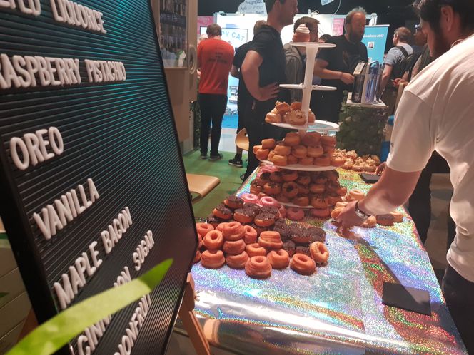 Er donut-spising en aktivitet? Vi vet ikke, men dette var vanvittig godt. Bilde: Erlend Tangeraas Lygre