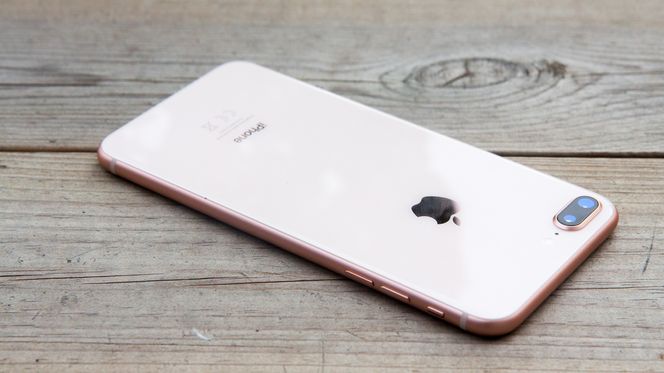iPhone 8 Plus i gull-utgave. Fargene er ganske duse. Foto: Kurt Lekanger