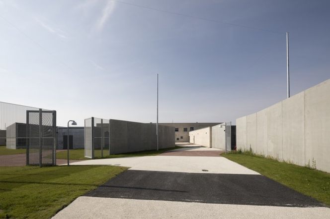 Betongmurene sørger for høy sikkerhet. Foto: Torben Eskerod