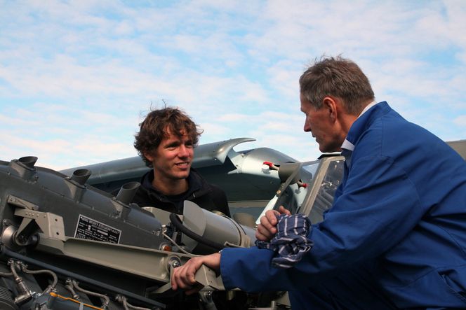 Tor Nørstegård (t.h) og Clemens Rüb fra LTB Dirk Bende GmbH under den første motorkjøringa 19. september. Foto:  Erik T Hoelsæter