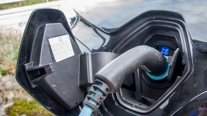 Elbilens lading kan styres ved at smartladingsplattformen kommuniserer med bilen via nettjenester. Bilde: Marius Valle