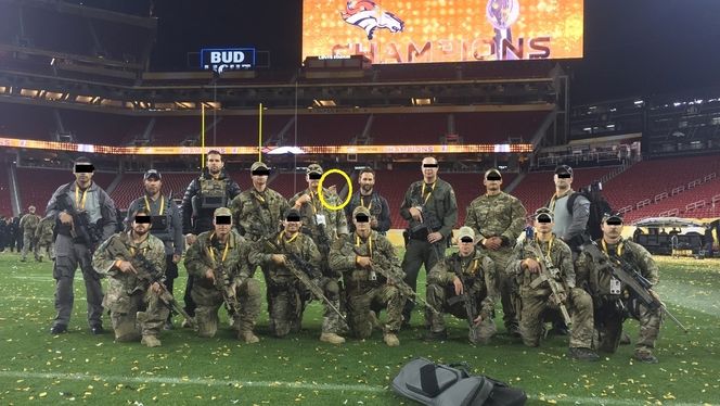 Under Super Bowl 50 i 2016 sørget Black Hornet for overvåking i San Francisco. Midt i bildet står Ole Aguirre og to andre FLIR UAS-ansatte. De bevæpnede tilhører FBI Hostage Rescue Team. Foto: FLIR UAS