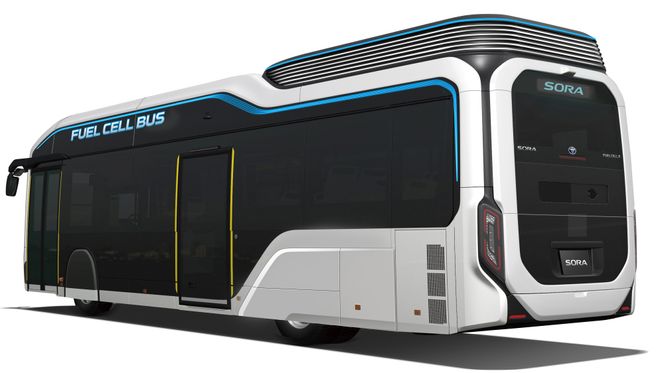 Hele ti hydrogentanker har Toyota fått plass til på bussen. Foto:  Toyota
