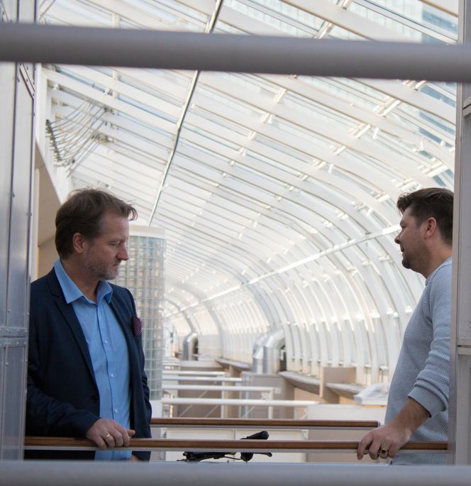 Peter og Njål mener begge at hybridskyen er det smarteste alternativet for mange bedrifter.