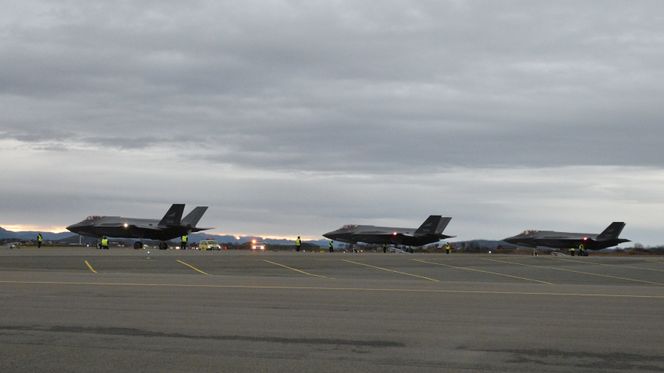 Alle tre F-35-flyene på plass på Ørland flystasjon. Foto:  Alley, Ned