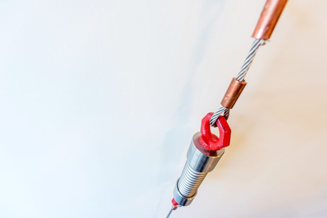 Enkel og effektiv: Med denne innretningen blir fallende objekter sikret på en effektiv måte. Foto:  Havard Zeiner