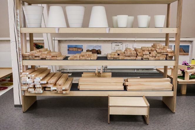 Byggavdelingen: Ikke Lego her nei, men store treklosser som kan bli til noe mer håndfast. Foto: ORV