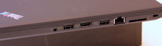 På høyre side av maskiner er et kontakter for lyd, USB, HMDI og ethernet. I tillegg skiftes minnekortleseren. Foto: Harald Brombach