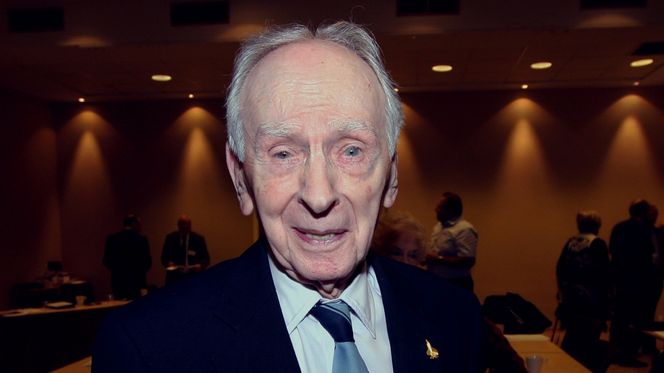 Eric Brown i 2012. Han har den i praksis uslåelige rekorden med å ha fløyet flest forskjellige fly. Hele 487 forskjellige flytyper står han oppført med i Guinness rekordbok. Og da teller for eksempel Spitfire, som ble laget i 24 versjoner og som Brown fløy de fleste av, kun som én flytype. Bilde: Per Erlien Dalløkken