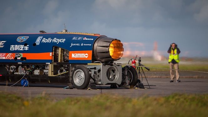 I september ble Bloodhound SSC spent fast og for første gang testet med EJ200-motoren med full etterbrenner. Bilde: Stefan Marjoram/Bloodhound