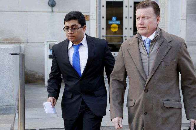 Paras Jha (til venstre) idet han forlater rettslokalet i Trenton, New Jersey den 13. desember 2017-er 13, 2017. Foto: Reuters/Dominick Reuter