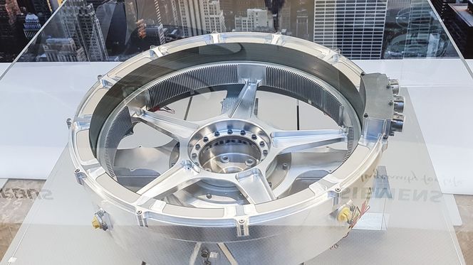 Momentsterk: Siemens viste frem sin spesielle elmotor SP200D i en glassmonter under sin Innovation Day nylig. Både rotor og stator er bygget i periferien av motoren som gir den et voldsomt dreiemoment. Bilde: ORV