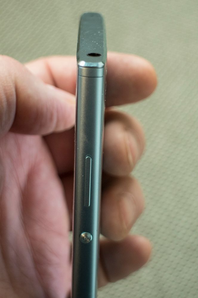Analog lyd: Sony har ikke dumpet den analoge lydporten på Xperia XA2. Spørsmålet er om den overlever i Barcelona. Foto: ORV